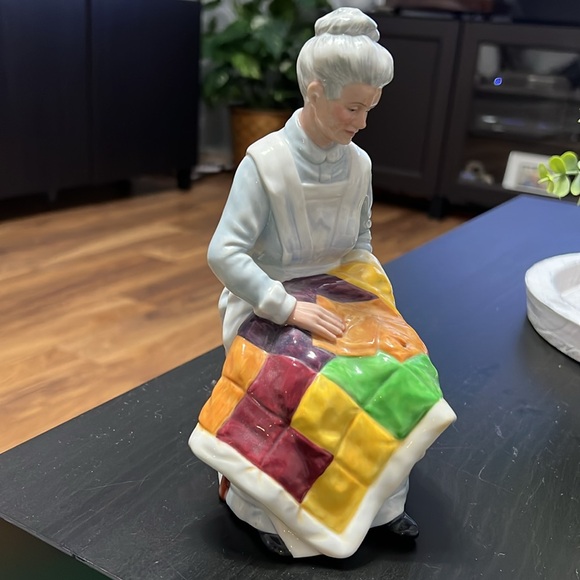 Royal Doulton HN2814 EVENTIDE Bone China Figurine 1976 England - Picture 2 of 5